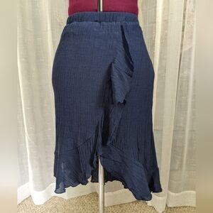 Flowy navy blue skirt by iZ Byer